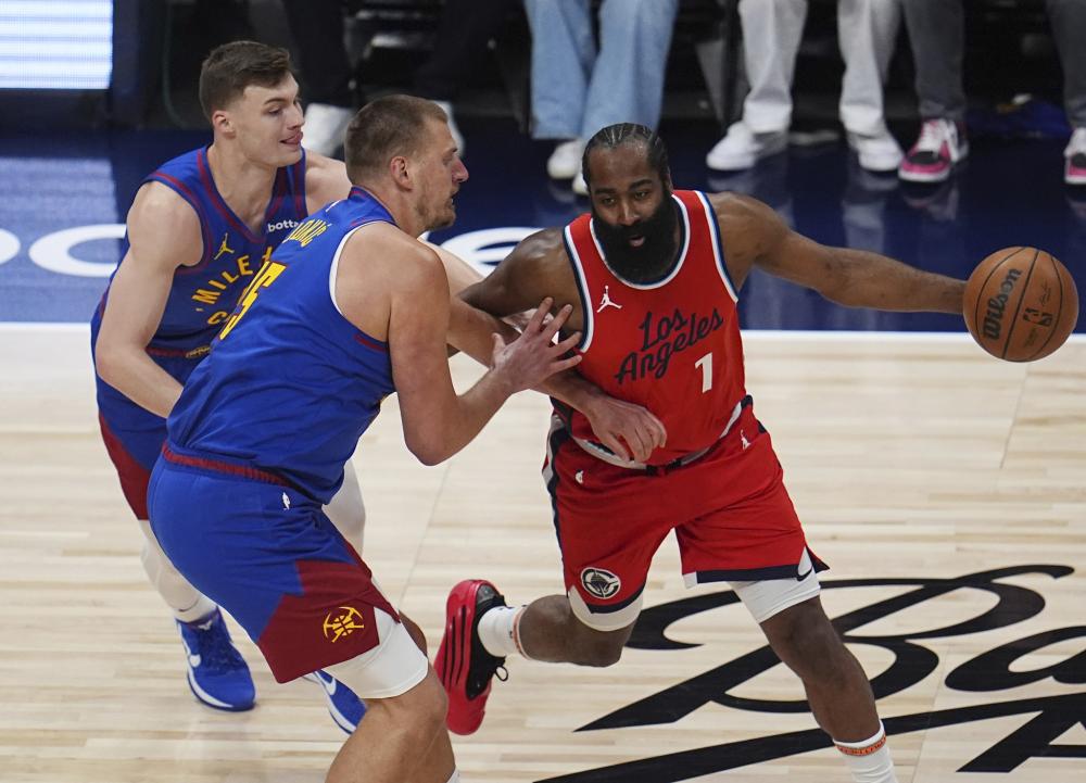 NBA常规赛前瞻：雄鹿 vs 老鹰，老鹰能否击败雄鹿延续连胜势头？.